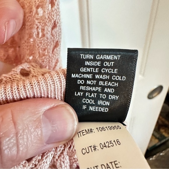 Torrid plus netted knit short sleeve scoop neck dusty rose pink blouse size 2X - Picture 4 of 9